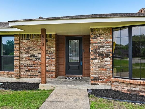 813 Oakbluff Drive, Lancaster, TX 75146