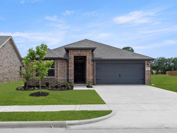 1633 Elle Lane, Aubrey, TX 76227