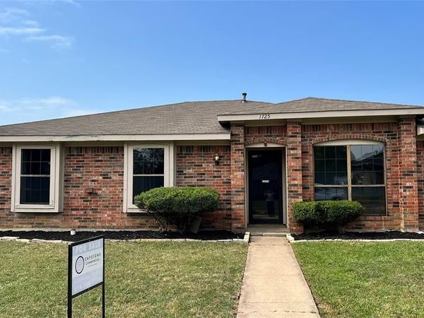1725 Glencairn Lane, Lewisville, TX 75067