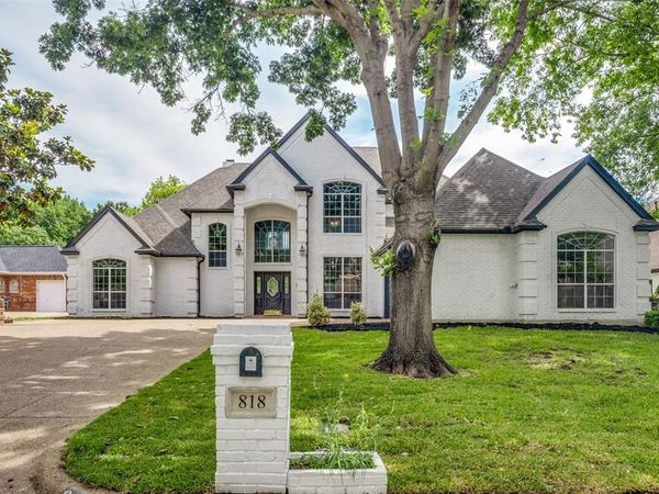 818 Riviera Drive, Mansfield, TX 76063