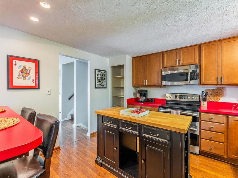 2986 Woodloop Lane, Columbus, OH 43204 Photo 6