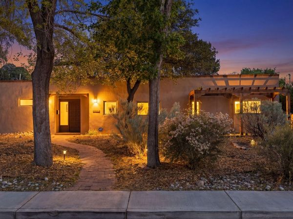 808 Parkland Circle SE, Albuquerque, NM 87108