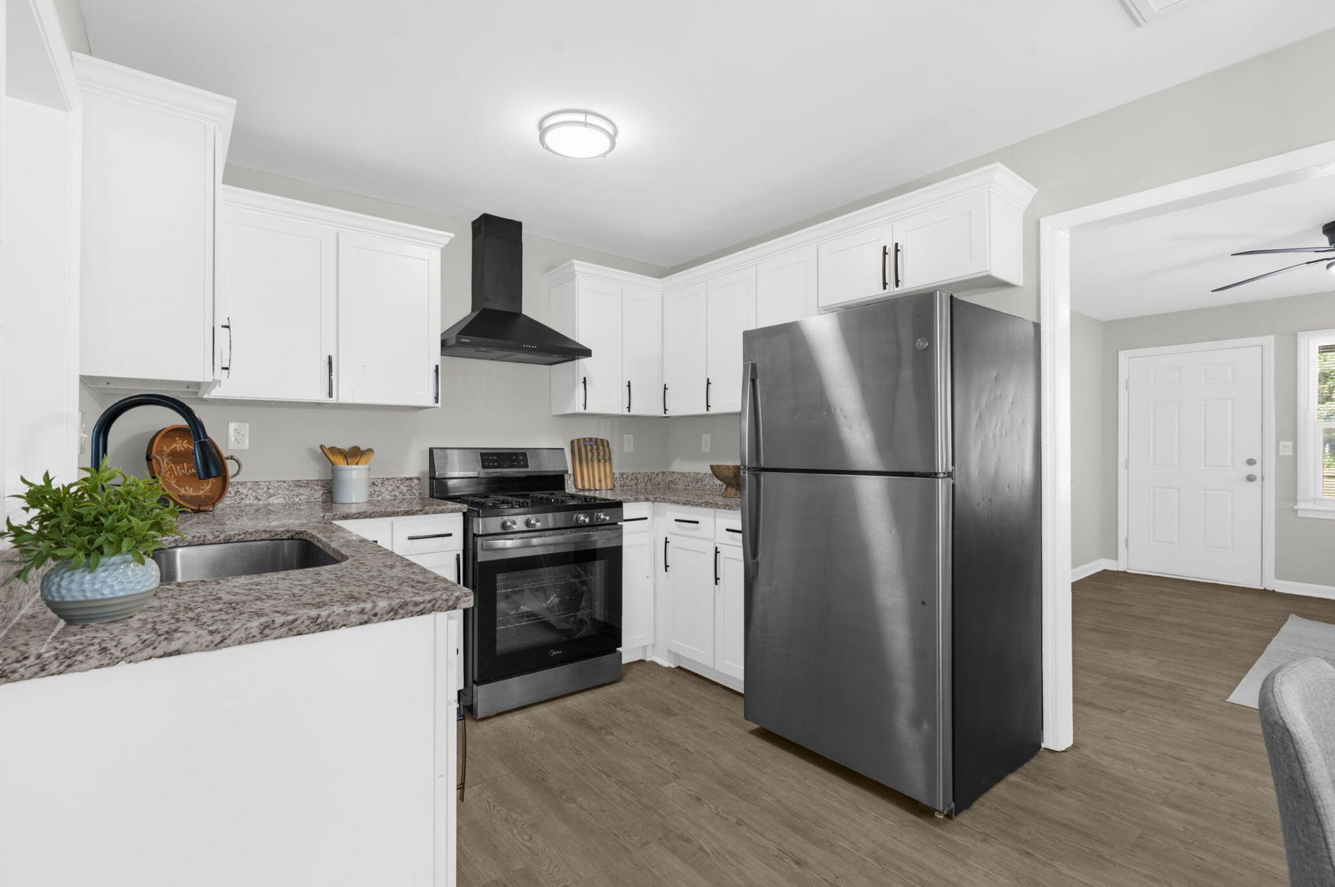 2649 Orchid Avenue Photo 9