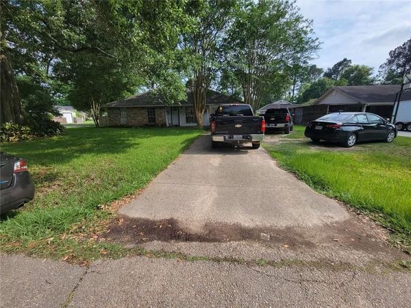 8848 TIMBER Drive , Denham Springs, LA 70726