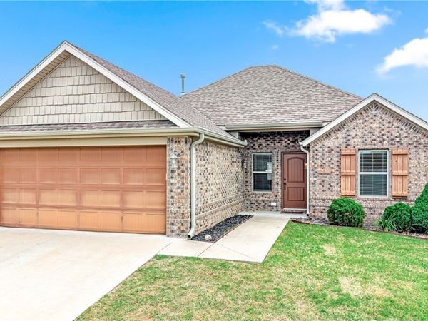 1280 General McCrae Drive , Prairie Grove, AR 72753