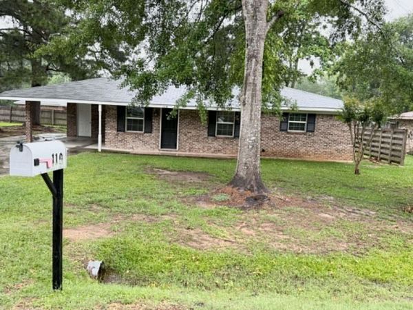 110 Avenue D, Ellisville, MS 39437