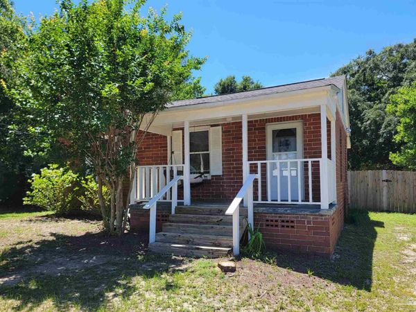 514 NW Syrcle Dr, Pensacola, FL 32507