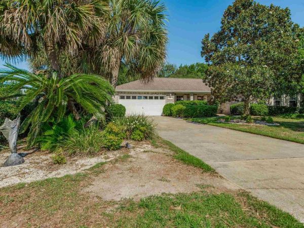 2034 Bayou Dr, Navarre, FL 32566