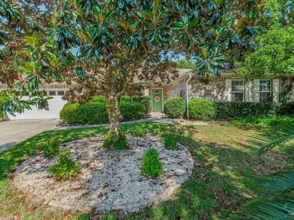 2034 Bayou Dr, Navarre, FL 32566