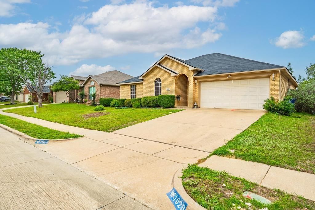 1028 Cedar Ridge Lane, Burleson, TX 76028 Main Photo