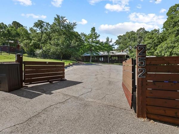 252 Hacienda Drive, Pottsboro, TX 75076