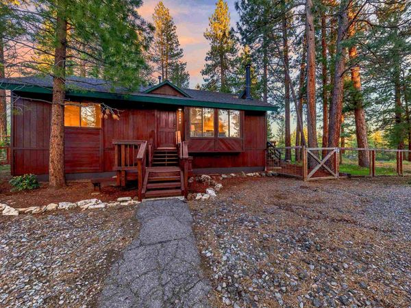 10260 Laburnham Circle, Truckee, CA 96161