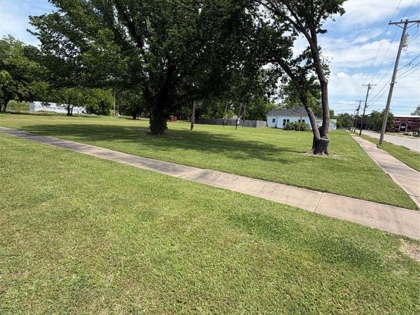 914 Leahy Avenue , Pawhuska, OK 74056