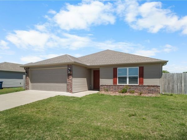 829 S Katlyn Drive, Siloam Springs, AR 72761
