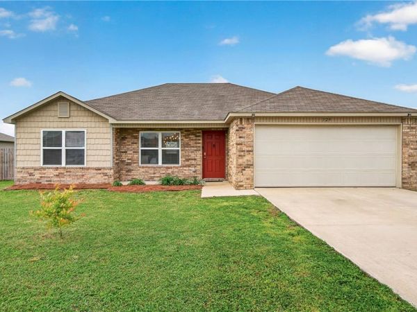 729 69th Avenue , Bentonville, AR 72713