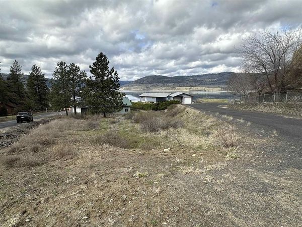 3410 Sandy Dr, Seven Bays, WA 99122