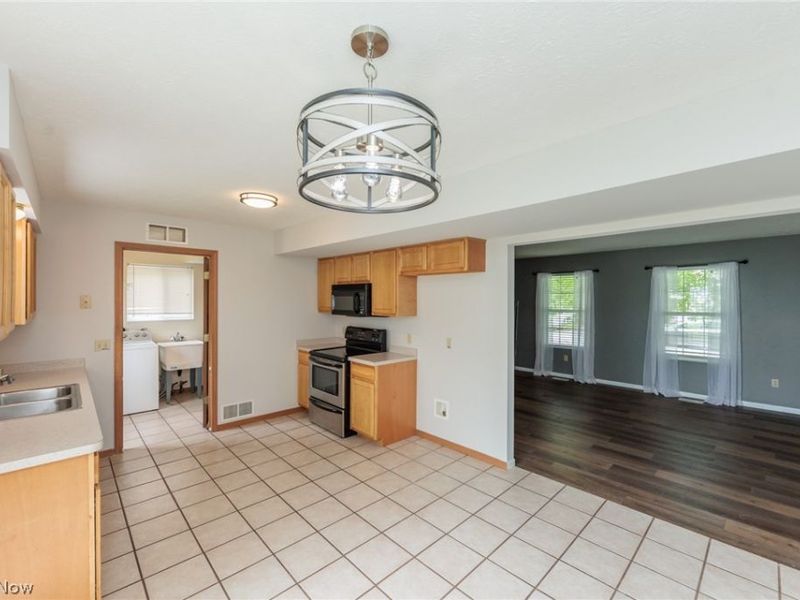 671 Tioga Trail, Willoughby, OH 44094 Photo 10