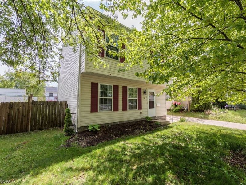 671 Tioga Trail, Willoughby, OH 44094 Photo 2