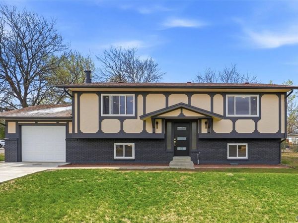 56352 Sunset Avenue , Strasburg, CO 80136