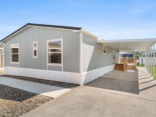 4729 S Pacific Highway, Unit 32, Phoenix, OR 97535