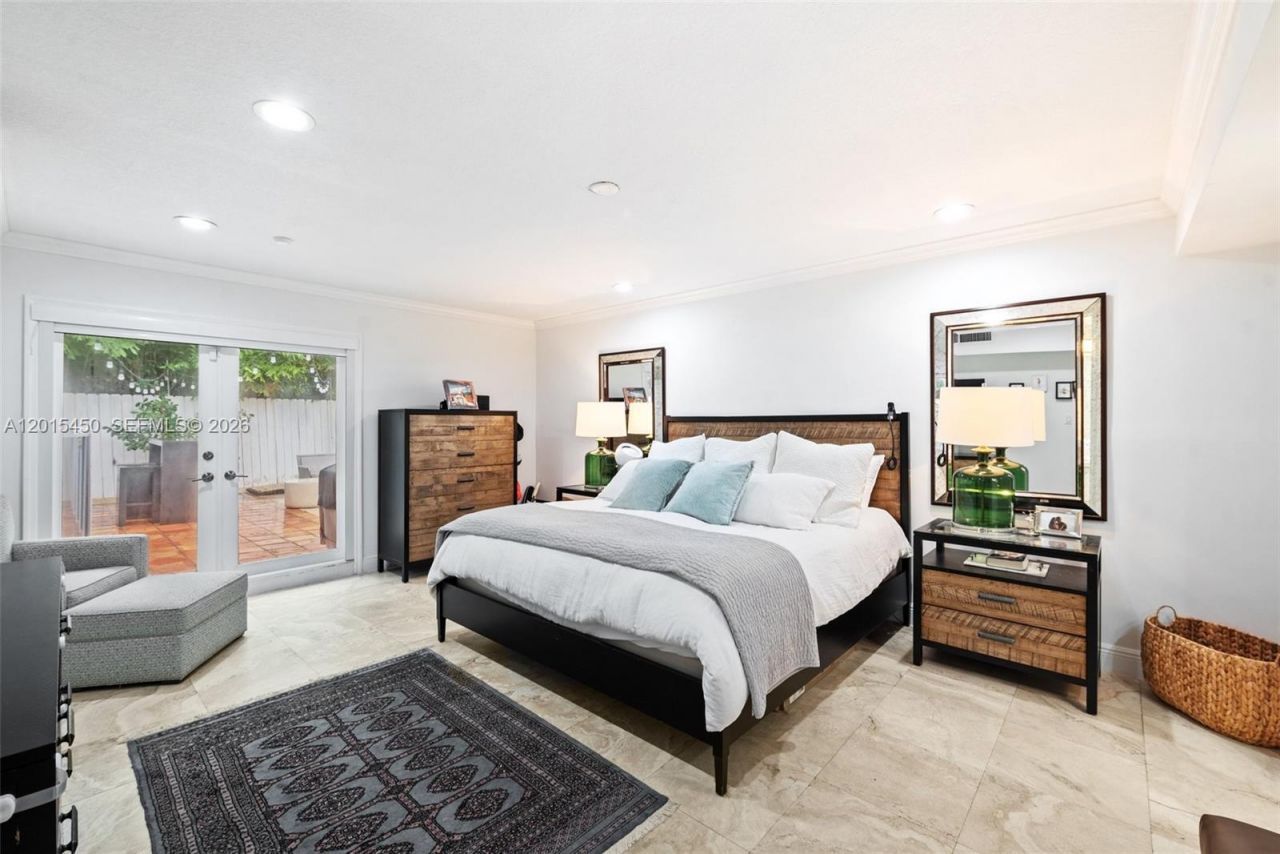 200 W Mashta Dr , Key Biscayne, FL 33149 Photo