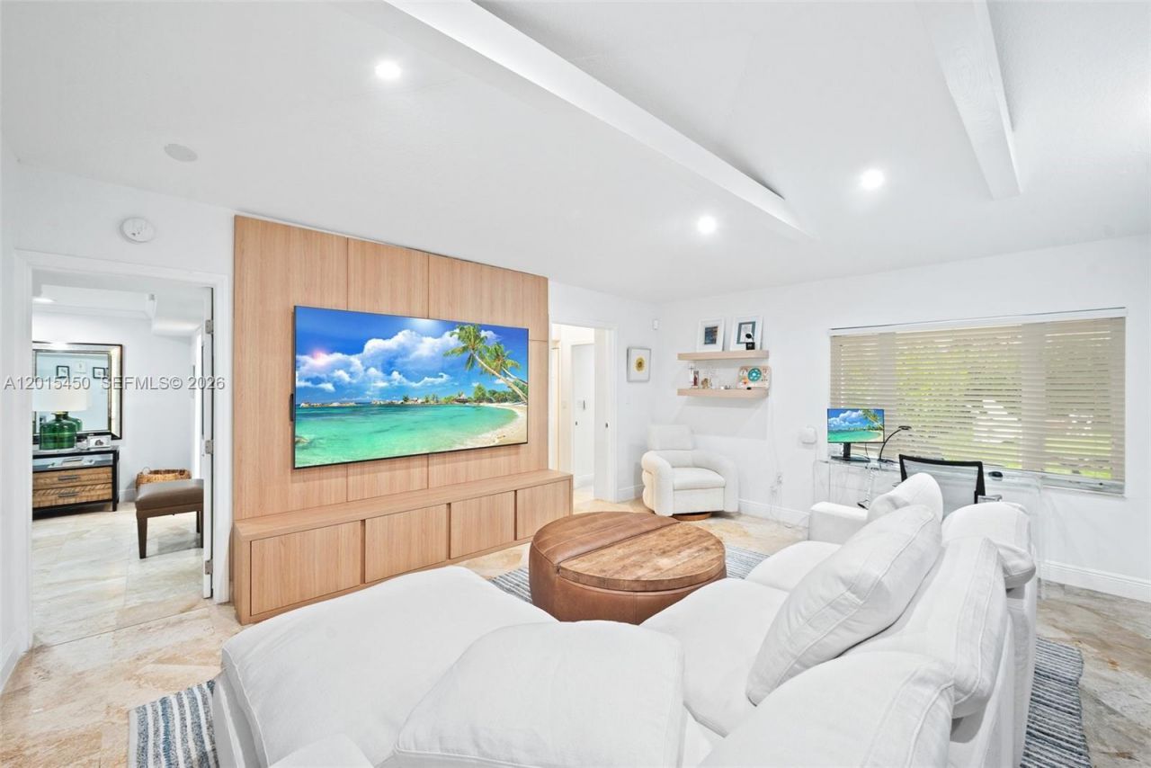 200 W Mashta Dr , Key Biscayne, FL 33149 Photo