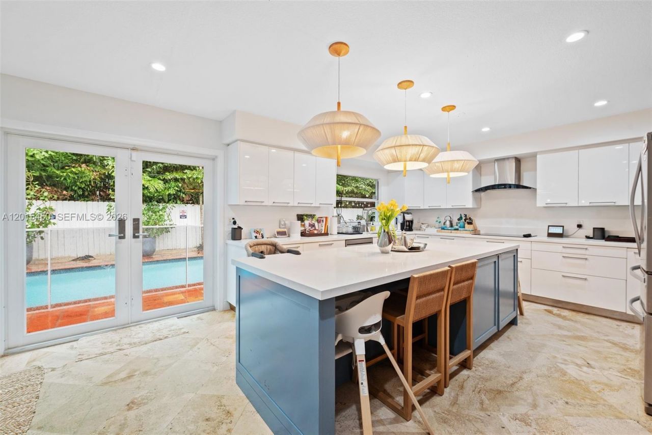200 W Mashta Dr , Key Biscayne, FL 33149 Photo