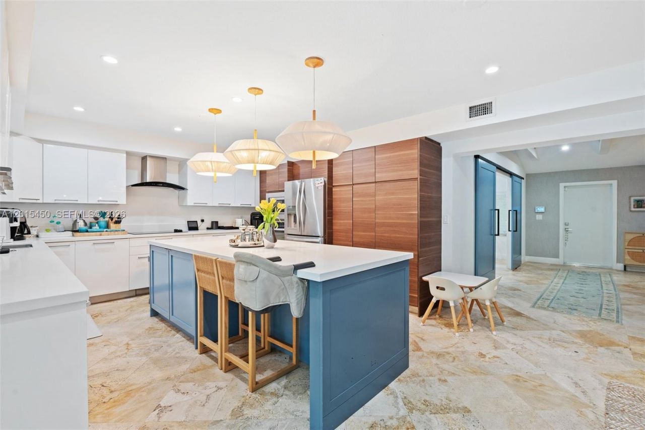 200 W Mashta Dr , Key Biscayne, FL 33149 Photo