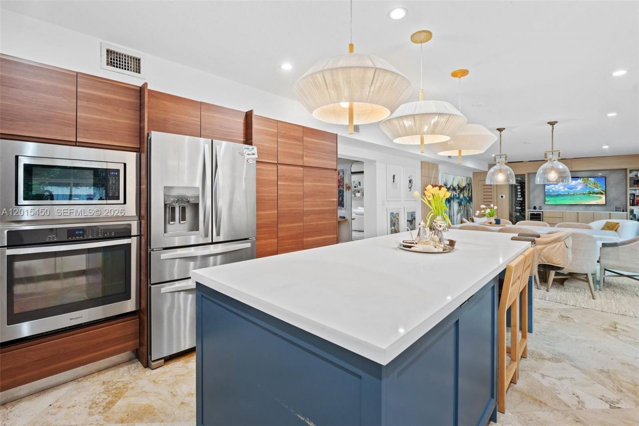 200 W Mashta Dr , Key Biscayne, FL 33149 Photo