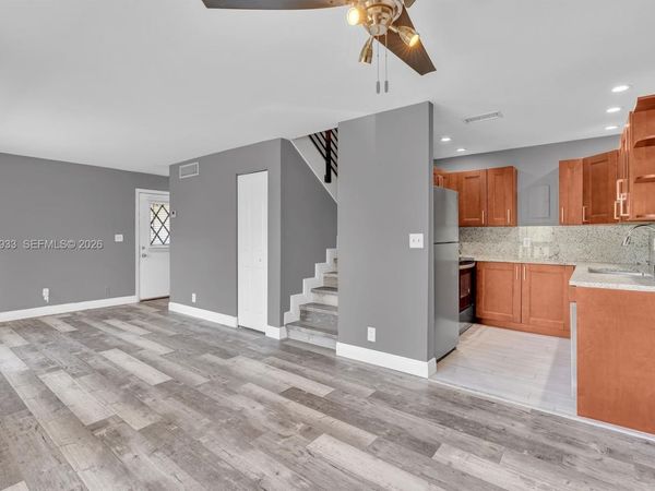8911 NW 28th Dr , Unit 32B, Coral Springs, FL 33065