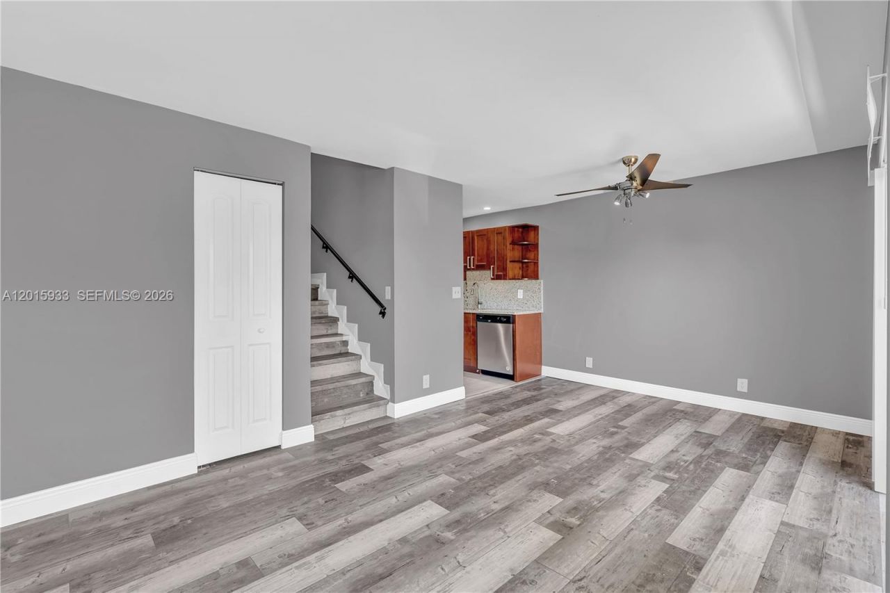8911 NW 28th Dr , Unit 32B, Coral Springs, FL 33065 Photo