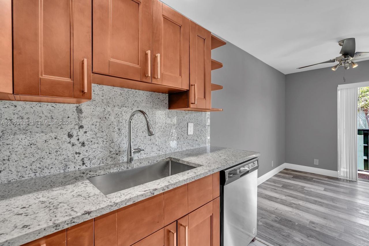 8911 NW 28th Dr , Unit 32B, Coral Springs, FL 33065 Photo