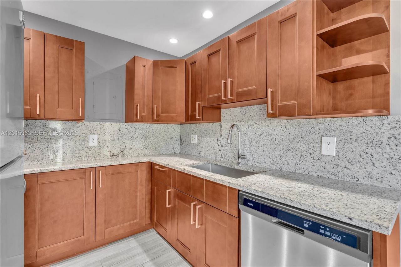 8911 NW 28th Dr , Unit 32B, Coral Springs, FL 33065 Photo