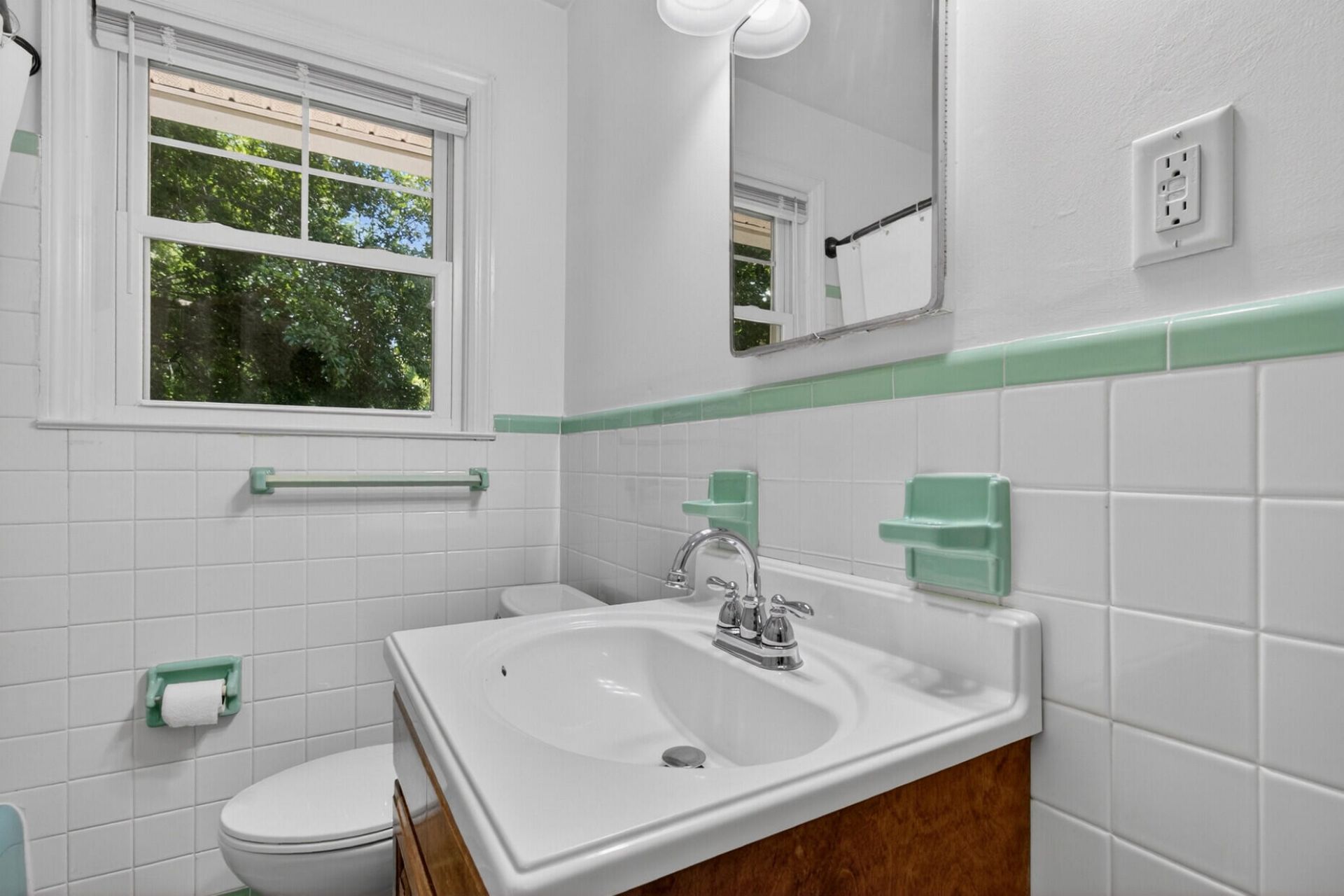 211 6th Avenue Photo 32