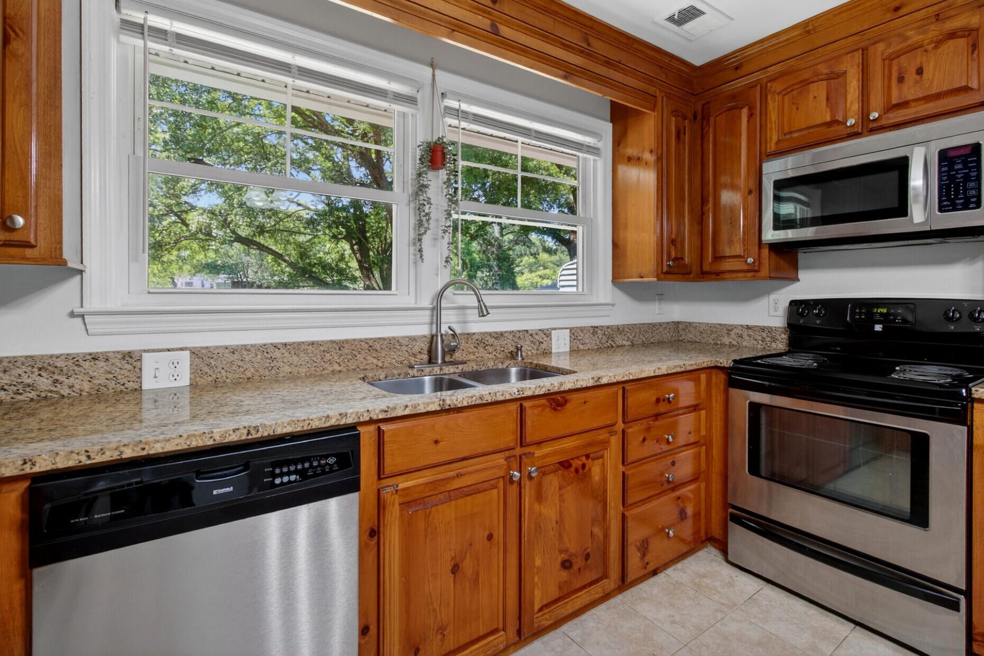 211 6th Avenue Photo 37