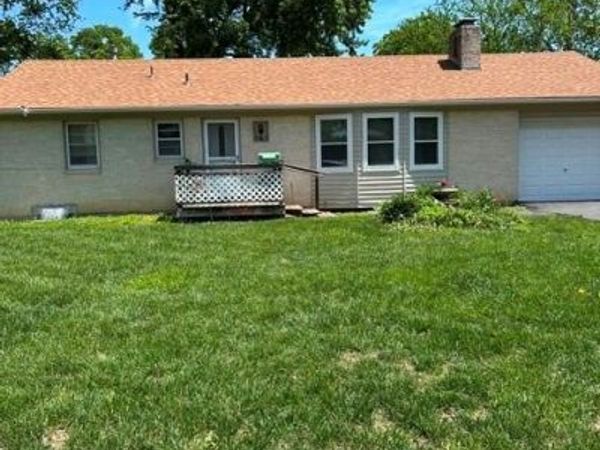 8915 Park Street, Lenexa, KS 66215