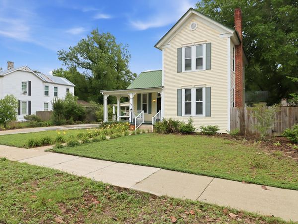98 E Live Oak Avenue, DeFuniak Springs, FL 32435