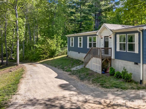 118 Bartram Way, Black Mountain, NC 28711