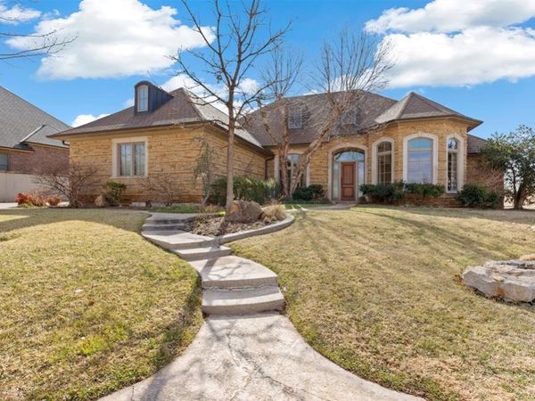 2426 Grand Circle, Nichols Hills, OK 73116