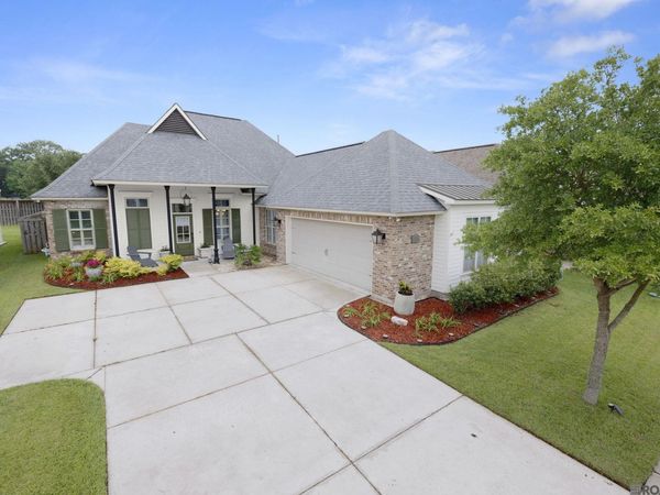 3135 Meadow Grove Ave, Zachary, LA 70791