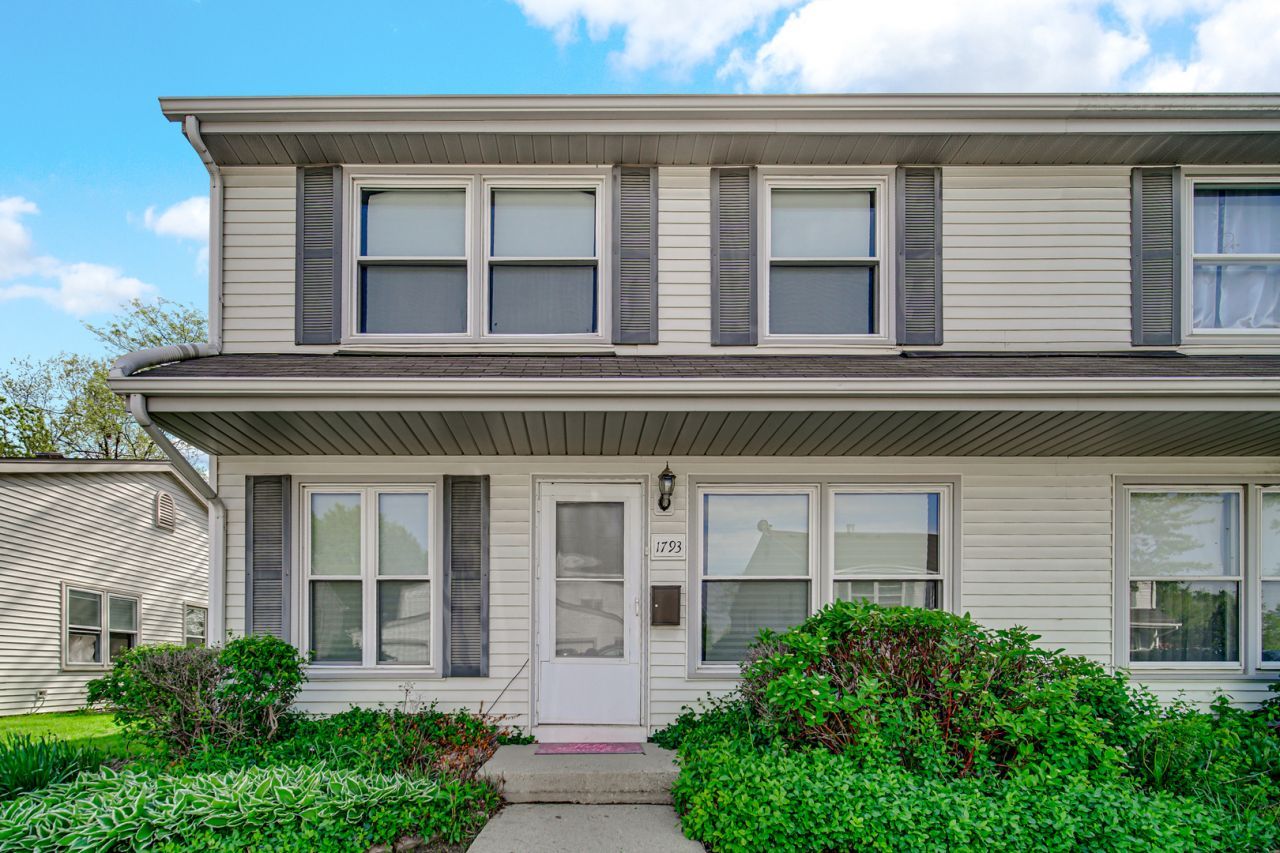 1793 Queensbury Circle, Hoffman Estates, IL 60169 Main Photo