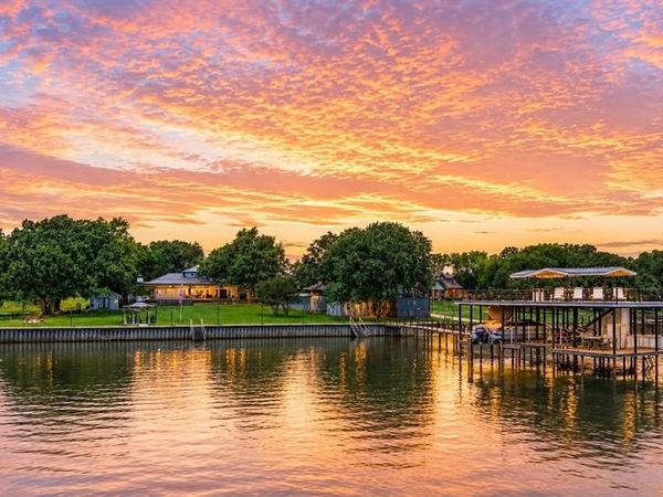1301 Oak Hill Drive, Kemp, TX 75143