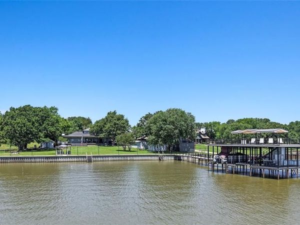 1301 Oak Hill Drive, Kemp, TX 75143