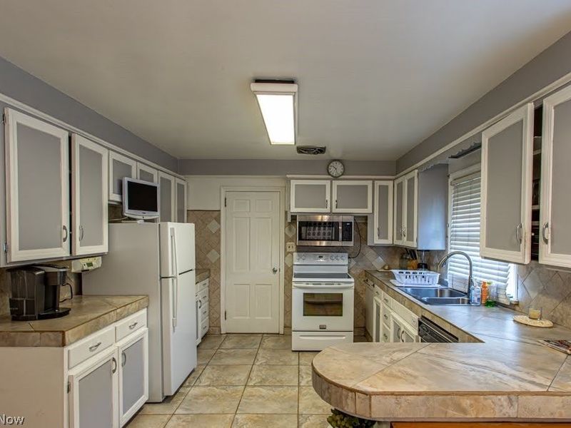 455 Redondo Road, Youngstown, OH 44504 Photo 8