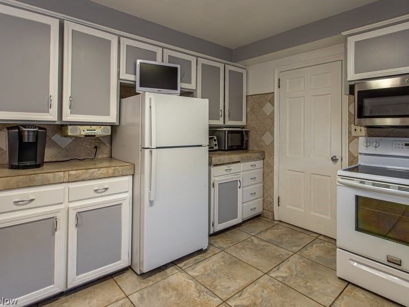 455 Redondo Road, Youngstown, OH 44504 Photo 9