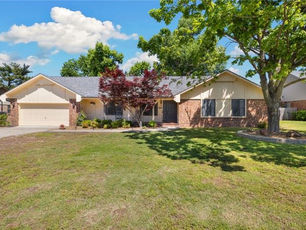 701 S Chateau Drive , Rogers, AR 72758