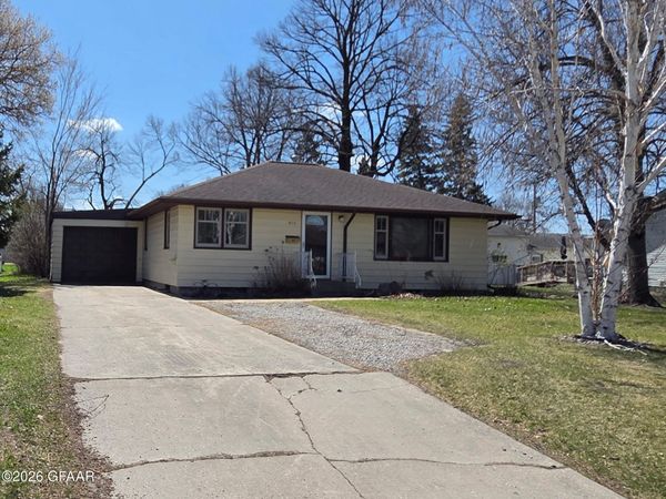 413 SHERIDAN Street , Crookston, MN 56716