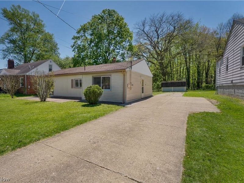 4365 Burkey Road, Austintown, OH 44515 Photo 3