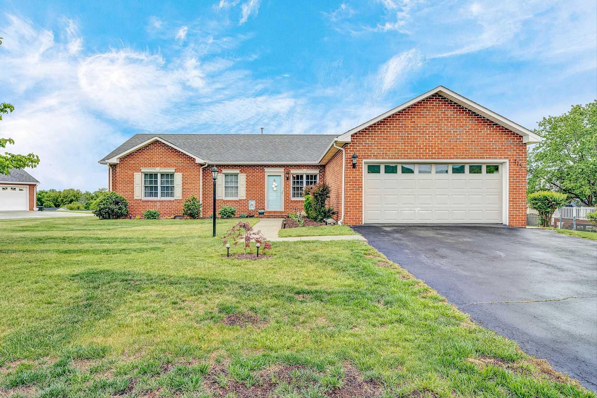415 Edgemont Cir , Vinton, VA 24179 Main Photo