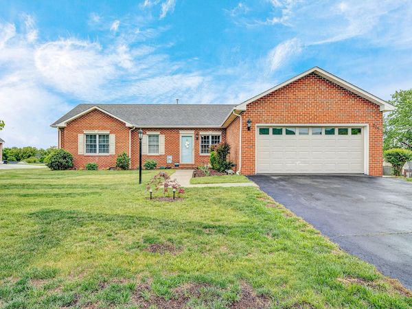 415 Edgemont CIR , Vinton, VA 24179